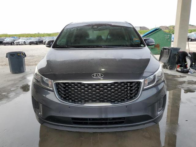 KNDMB5C19H6329110 - 2017 KIA SEDONA LX GRAY photo 5