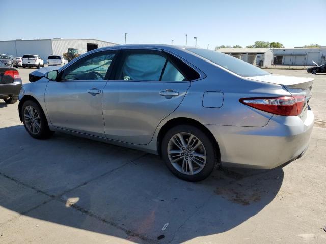 4T1BF1FK5GU577272 - 2016 TOYOTA CAMRY SE LE 银色 照片 2