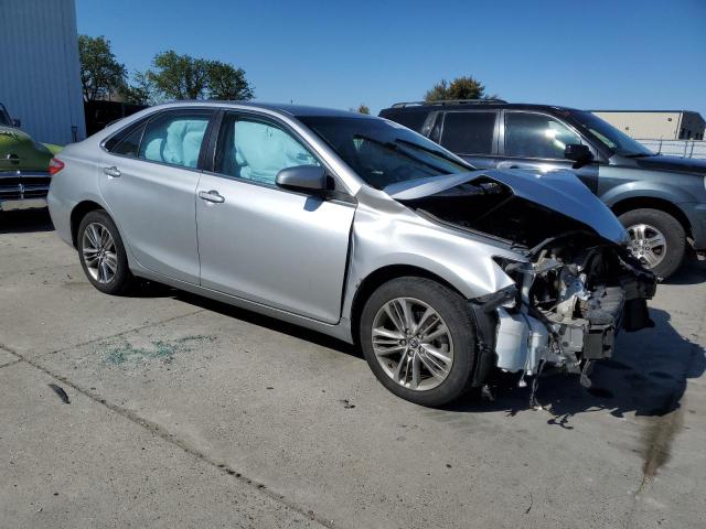 4T1BF1FK5GU577272 - 2016 TOYOTA CAMRY SE LE 银色 照片 4