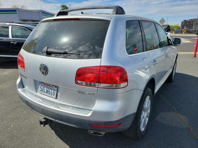 WVGPT77L56D056737 - 2006 VOLKSWAGEN TOUAREG TDI 5.0 SILVER photo 4