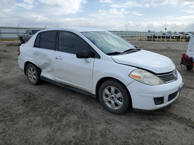 3N1BC11E48L410480 - 2008 NISSAN VERSA S WHITE photo 4