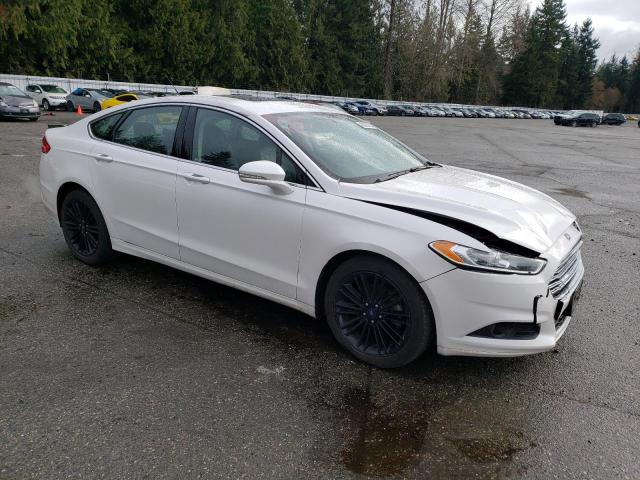 3FA6P0T90GR329832 - 2016 FORD FUSION SE WHITE photo 4