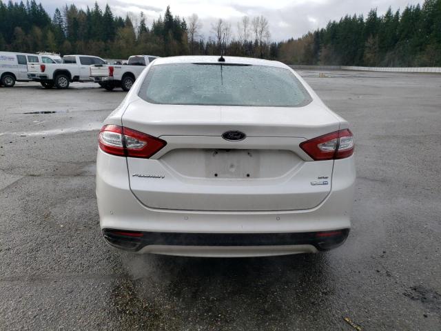 3FA6P0T90GR329832 - 2016 FORD FUSION SE WHITE photo 6