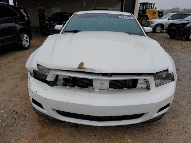 1ZVBP8AMXC5237443 - 2012 FORD MUSTANG WHITE photo 5