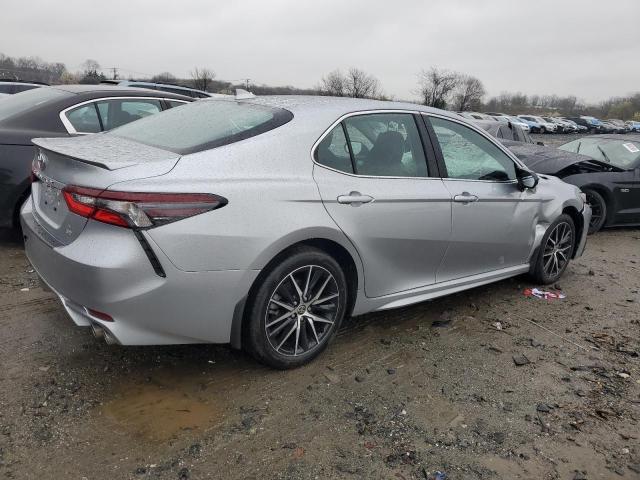 4T1T11AK9RU906018 - 2024 TOYOTA CAMRY SE NIGHT SHADE SILVER photo 3