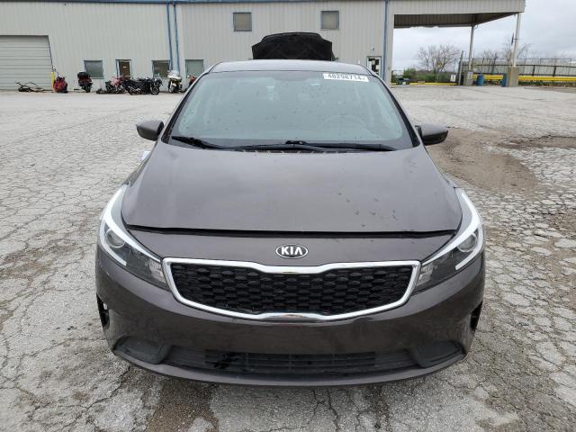 3KPFK4A78JE180991 - 2018 KIA FORTE LX BROWN photo 5