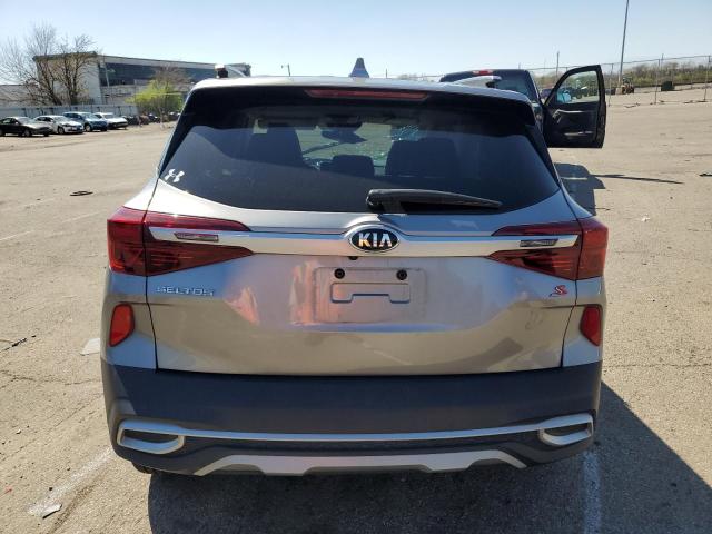 KNDEUCAA8M7148865 - 2021 KIA SELTOS S GRAY photo 6