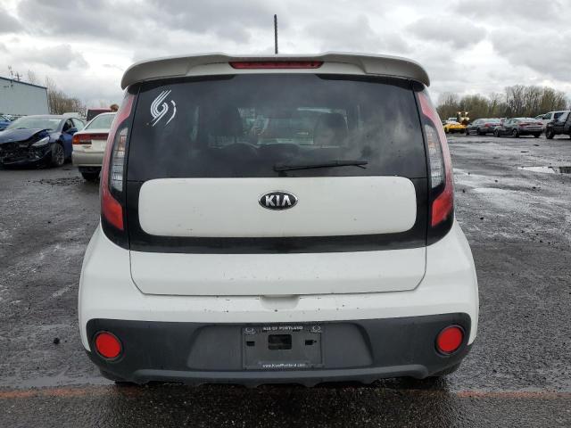 KNDJN2A27J7545171 - 2018 KIA SOUL WHITE photo 6