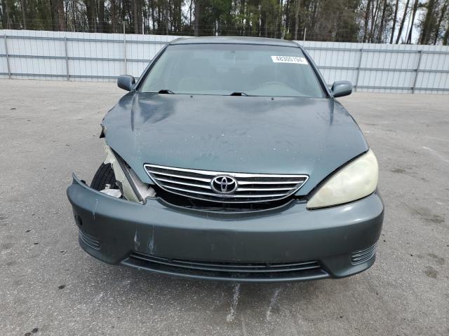 4T1BE32K65U043098 - 2005 TOYOTA CAMRY LE GREEN photo 5