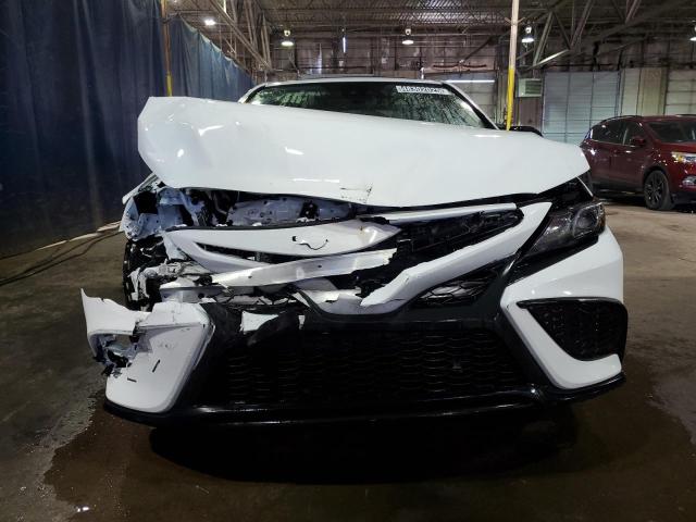 4T1T11AK9RU865762 - 2024 TOYOTA CAMRY SE NIGHT SHADE WHITE photo 5