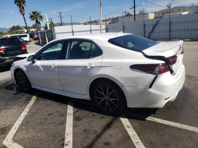 4T1G11AK8NU680114 - 2022 TOYOTA CAMRY SE WHITE photo 2