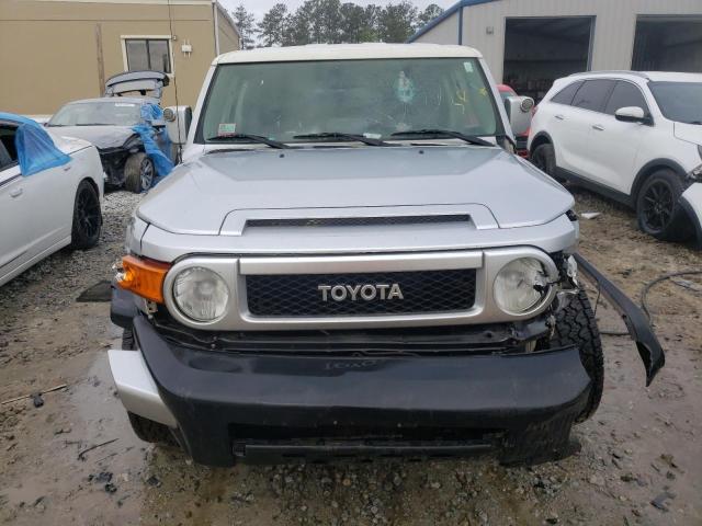 JTEZU11F670017699 - 2007 TOYOTA FJ CRUISER SILVER photo 5