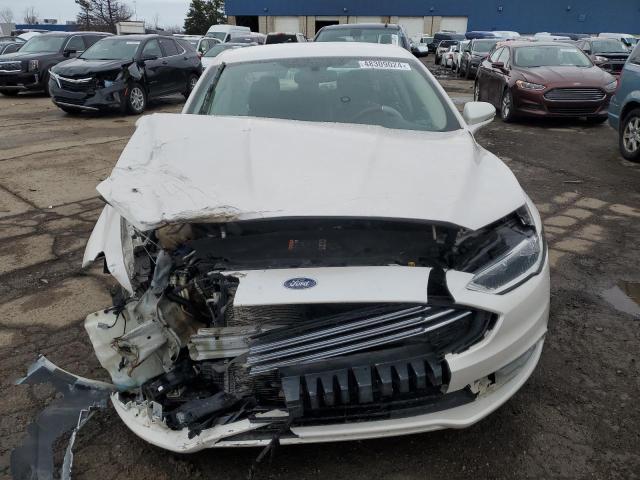 3FA6P0HD6HR245951 - 2017 FORD FUSION SE WHITE photo 5