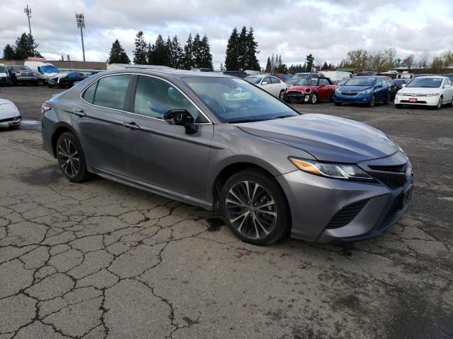 4T1B11HK2JU548637 - 2018 TOYOTA CAMRY L GRAY photo 4