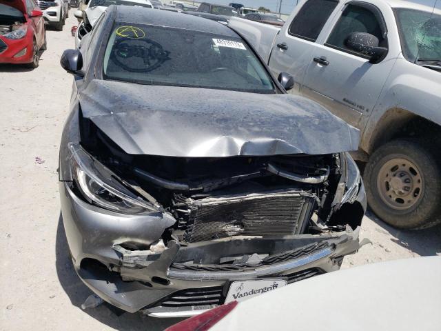 SJKCH5CP1JA055528 - 2018 INFINITI QX30 BASE GRAY photo 5