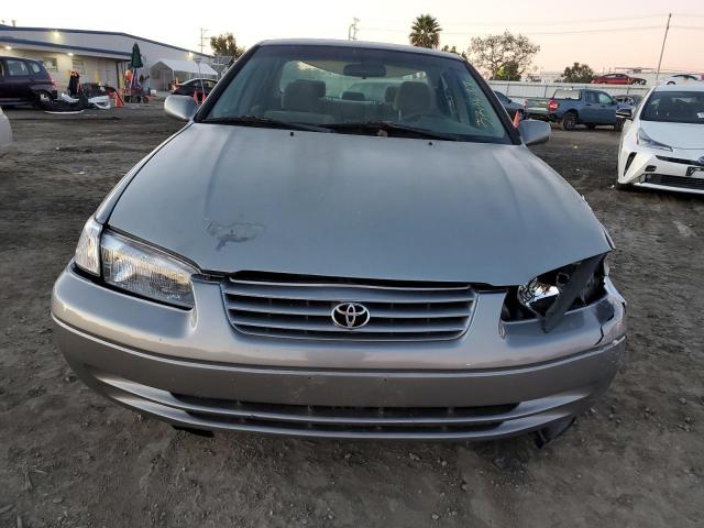 4T1BG22K7XU404362 - 1999 TOYOTA CAMRY CE SILVER photo 5