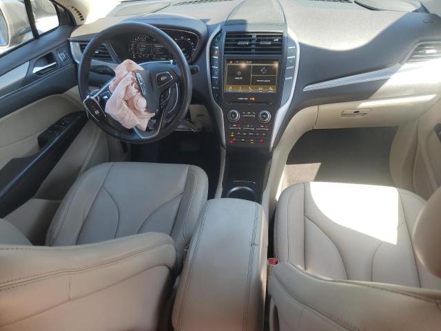 5LMCJ1C90JUL00375 - 2018 LINCOLN MKC PREMIERE TAN photo 8