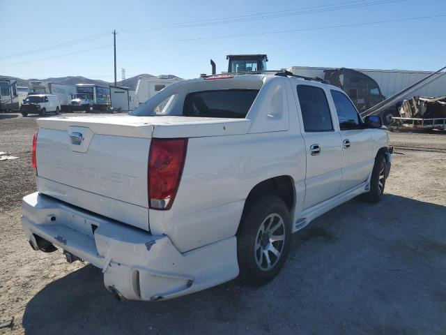 3GNEC12Z05G283749 - 2005 CHEVROLET AVALANCHE C1500 WHITE photo 3