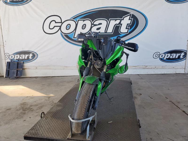 JKAEXEE16FDA18081 - 2015 KAWASAKI EX650 E 绿色 照片 2