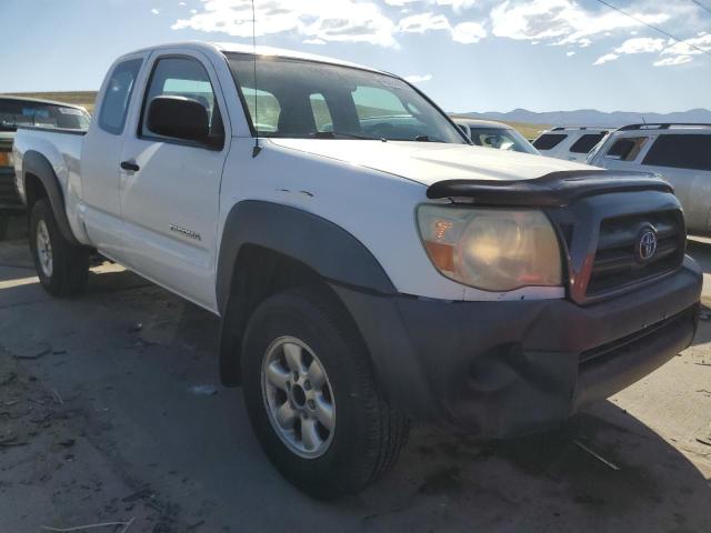 5TETX62N46Z300993 - 2006 TOYOTA TACOMA PRERUNNER ACCESS CAB WHITE photo 4