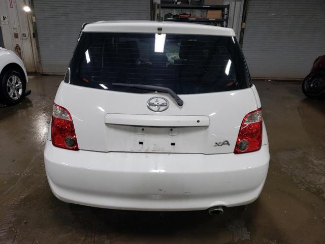 JTKKT624760167363 - 2006 TOYOTA SCION XA WHITE photo 6