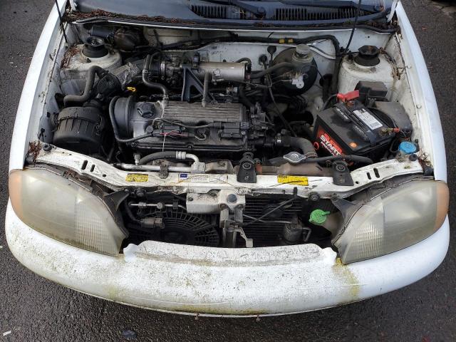 2C1MR2228Y6722852 - 2000 CHEVROLET METRO LSI WHITE photo 11