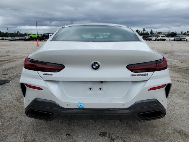 WBAGV8C09NCG94008 - 2022 BMW M850XI WHITE photo 6