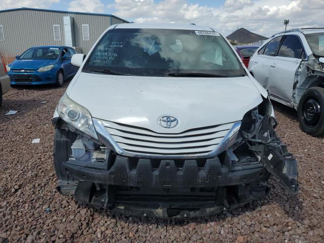 5TDKK3DC5FS610118 - 2015 TOYOTA SIENNA LE WHITE photo 5