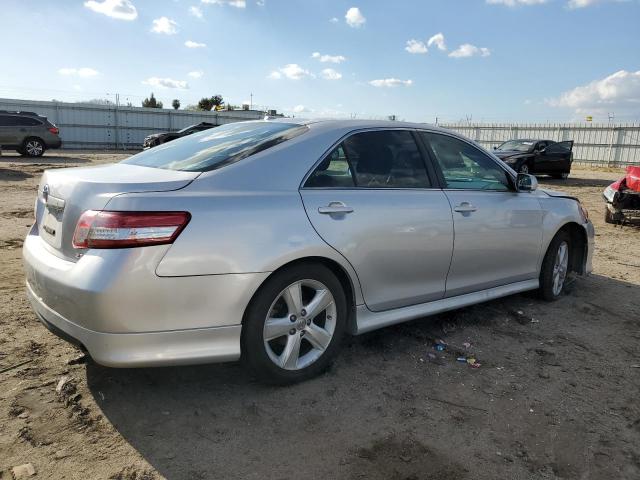 4T1BF3EK2AU110217 - 2010 TOYOTA CAMRY BASE SILVER photo 3