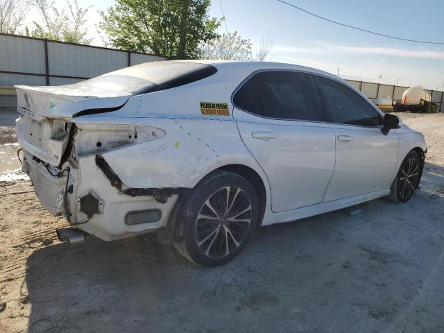 4T1B11HK3JU570064 - 2018 TOYOTA CAMRY L WHITE photo 3