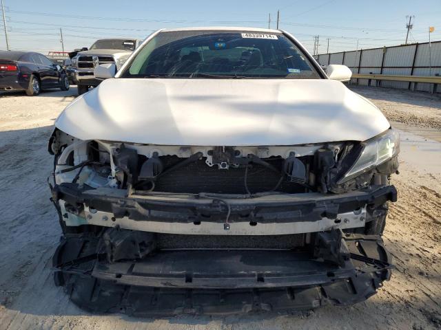 4T1B11HK3JU570064 - 2018 TOYOTA CAMRY L WHITE photo 5