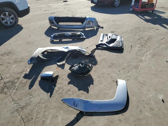 5TFJU4GNXCX017742 - 2012 TOYOTA TACOMA DOUBLE CAB PRERUNNER SILVER photo 12