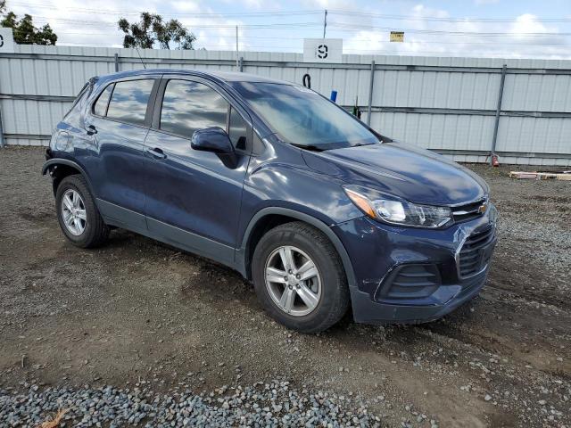 3GNCJKSBXKL320587 - 2019 CHEVROLET TRAX LS BLUE photo 4