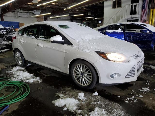 1FADP3N21DL107383 - 2013 FORD FOCUS TITANIUM WHITE photo 4