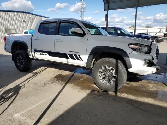 3TMCZ5AN3JM121663 - 2018 TOYOTA TACOMA DOUBLE CAB WHITE photo 4