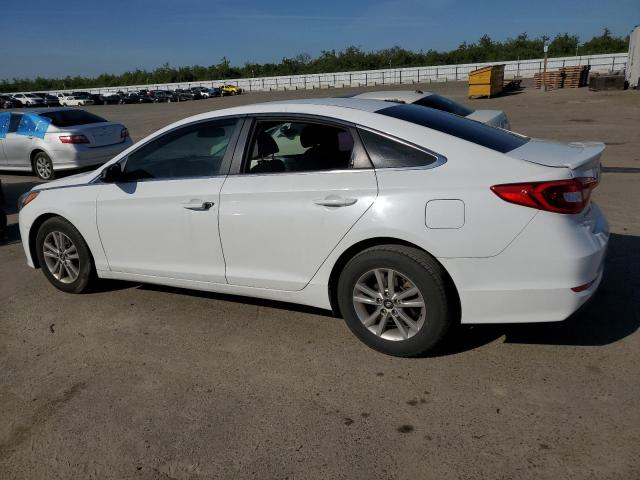 5NPE24AF8FH257865 - 2015 HYUNDAI SONATA SE WHITE photo 2