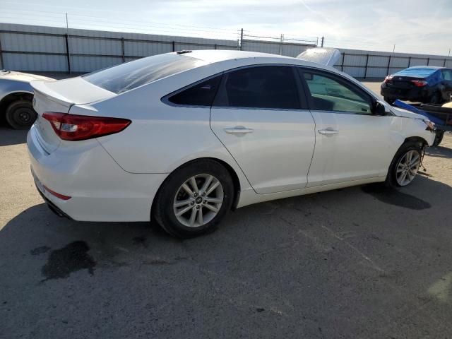 5NPE24AF8FH257865 - 2015 HYUNDAI SONATA SE WHITE photo 3