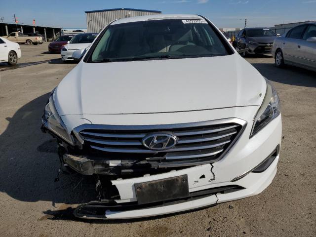 5NPE24AF8FH257865 - 2015 HYUNDAI SONATA SE WHITE photo 5