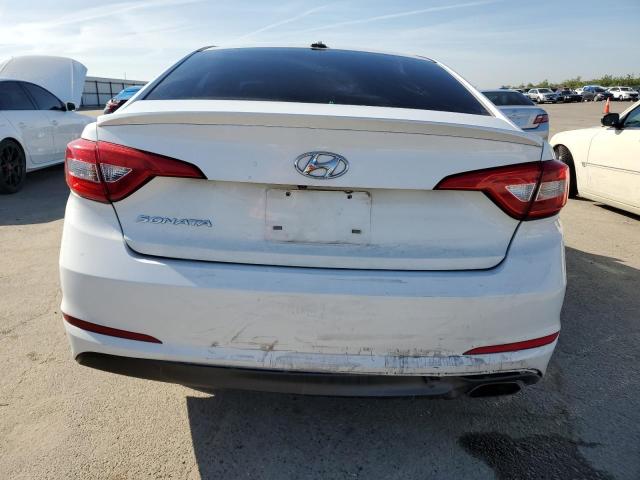 5NPE24AF8FH257865 - 2015 HYUNDAI SONATA SE WHITE photo 6