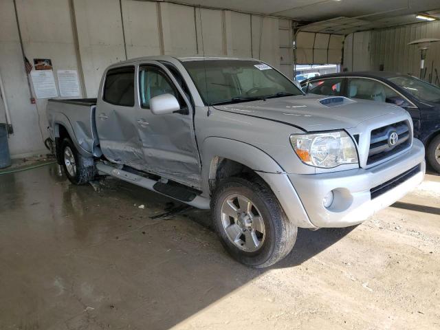 5TEMU52N65Z060321 - 2005 TOYOTA TACOMA DOUBLE CAB LONG BED SILVER photo 4