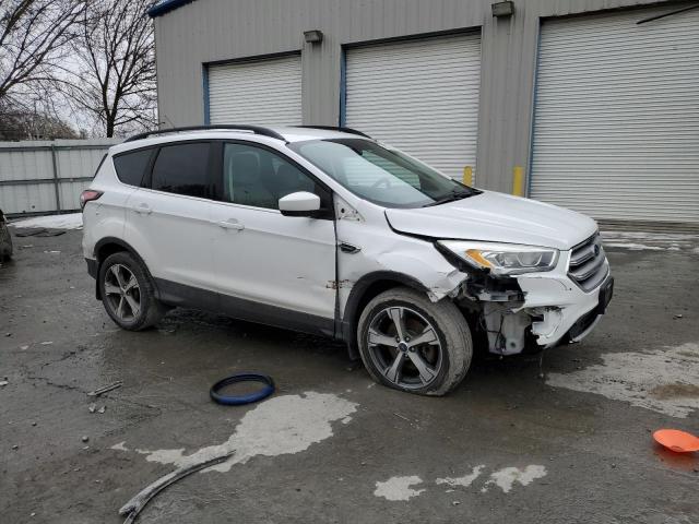 1FMCU9G99HUA42631 - 2017 FORD ESCAPE SE WHITE photo 4