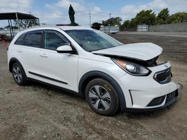 KNDCB3LC4H5081730 - 2017 KIA NIRO FE WHITE photo 4