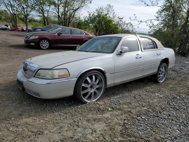 1LNHM83W34Y602108 - 2004 LINCOLN TOWN CAR ULTIMATE CREAM photo 1