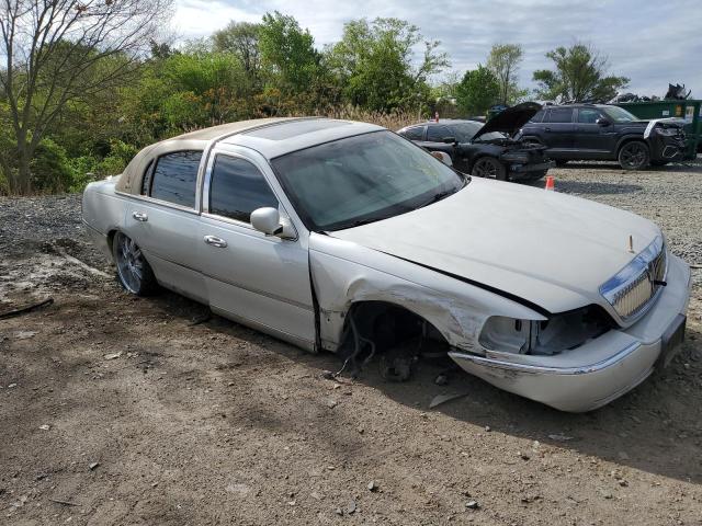 1LNHM83W34Y602108 - 2004 LINCOLN TOWN CAR ULTIMATE CREAM photo 4