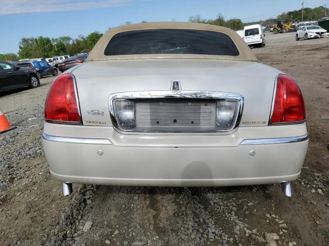 1LNHM83W34Y602108 - 2004 LINCOLN TOWN CAR ULTIMATE CREAM photo 6