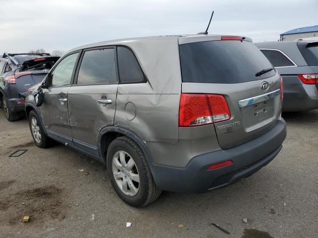 5XYKTCA16BG010229 - 2011 KIA SORENTO BASE GRAY photo 2