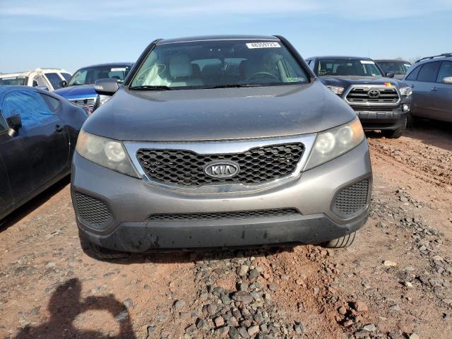 5XYKTCA16BG010229 - 2011 KIA SORENTO BASE GRAY photo 5