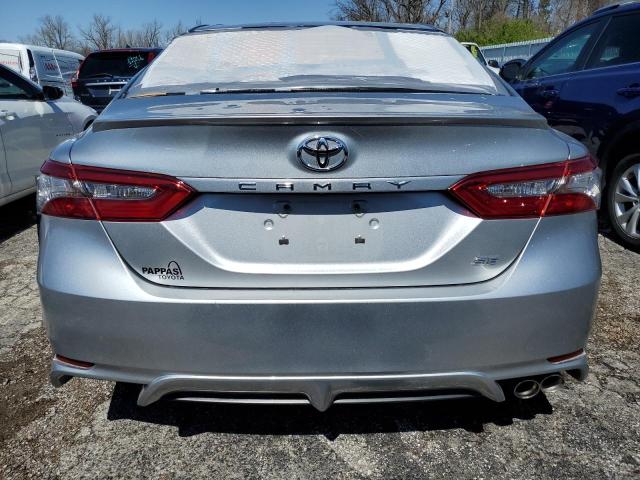 4T1B11HK7JU606354 - 2018 TOYOTA CAMRY L SILVER photo 6