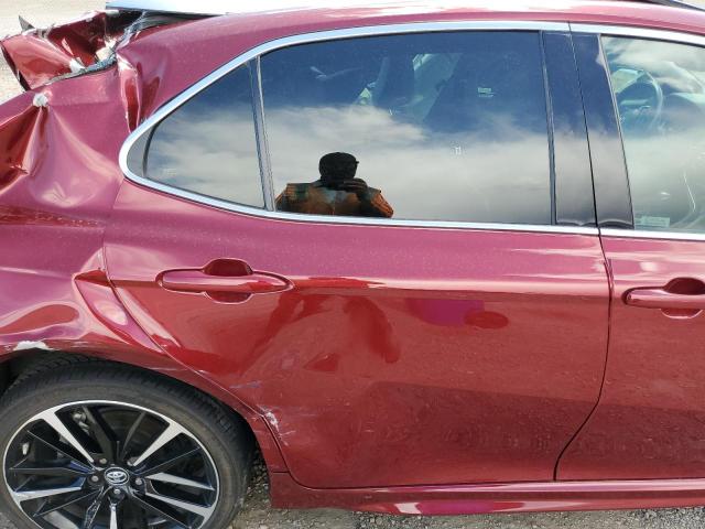 4T1BZ1HK6JU503693 - 2018 TOYOTA CAMRY XSE RED photo 10