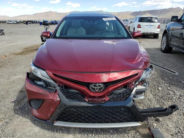 4T1BZ1HK6JU503693 - 2018 TOYOTA CAMRY XSE RED photo 5